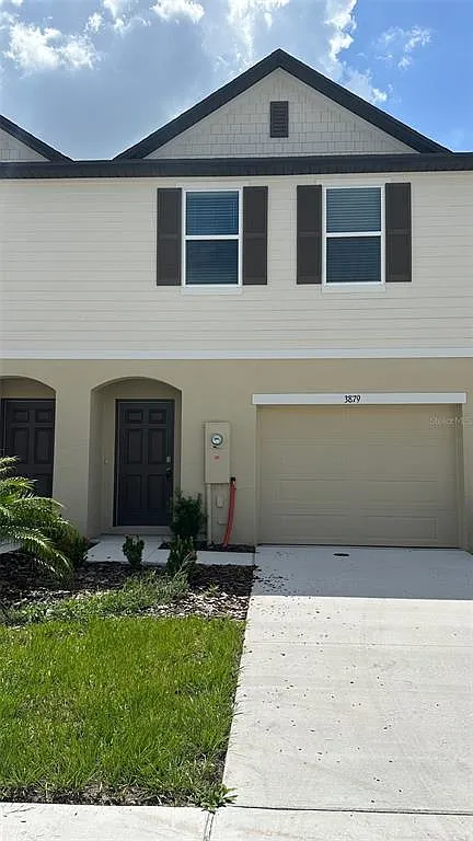 3 bed, 2.5 bath, 1652 sqft, $1,950 — Photo 1