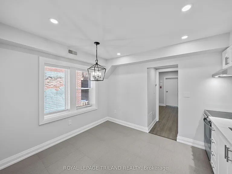 15 Balmoral Ave S #4 — Photo 10