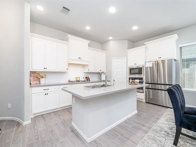 10443 Cecilia Star Ln — Photo 8