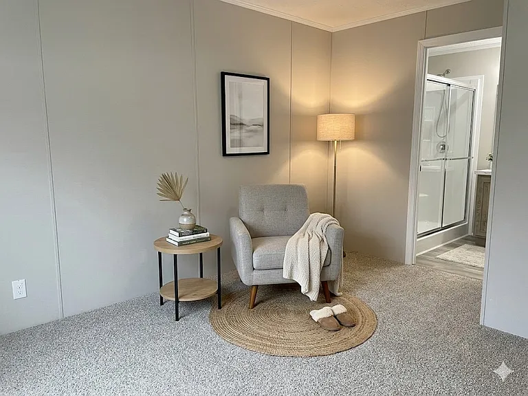 Hillview — Photo 25