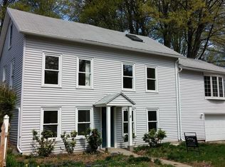 8 Crescent St, Huntington, MA 01050