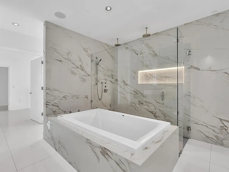 17121 Collins Ave #4403 — Photo 18