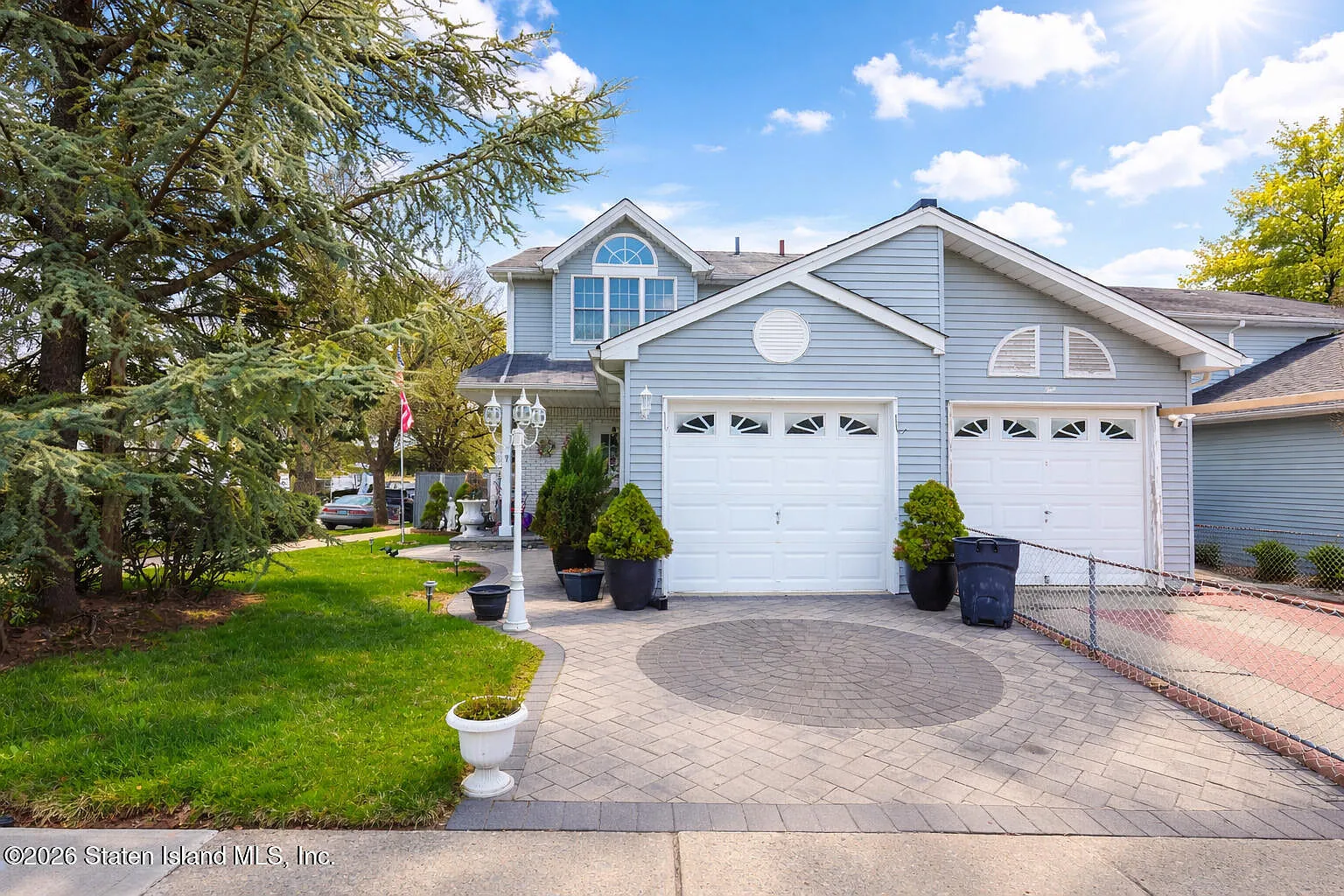 8 Carpenter Ave photo 1