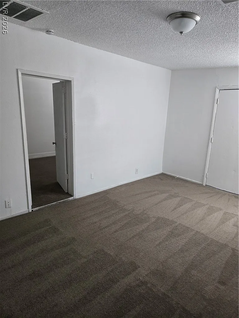 2 bed, 1.0 bath, 3000 sqft, $900 — Photo 4