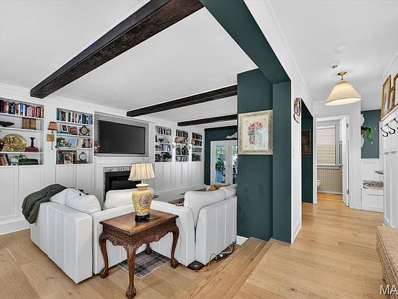 4th image of 9 Carriage Way W