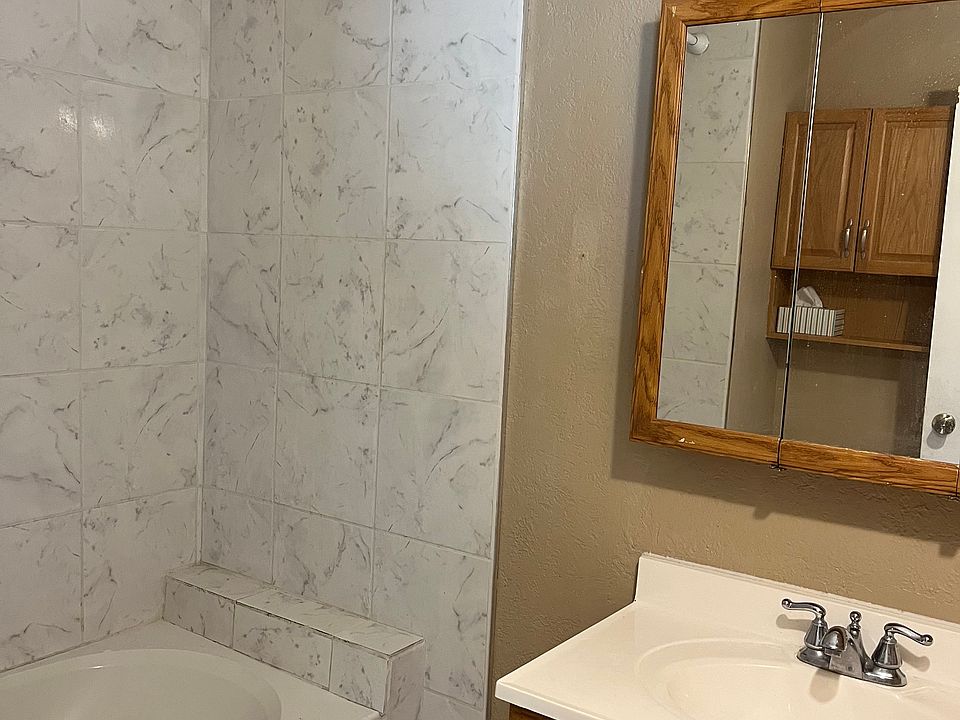 2nd image of 604 20th St #604