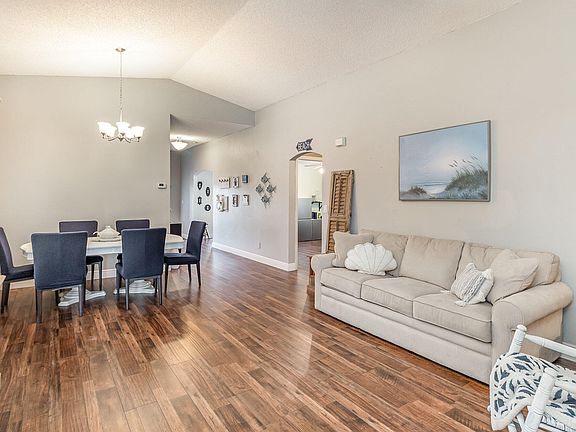 2nd image of 1520 Talamore Ln