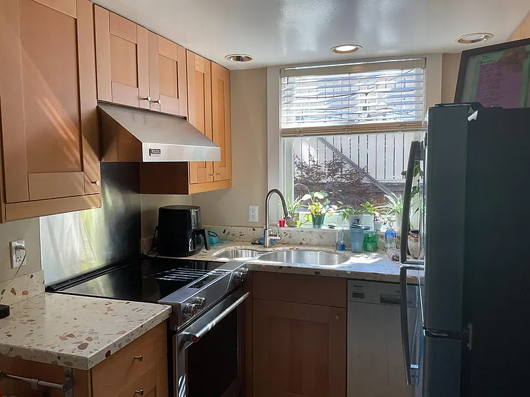 2252 Jones St #B — Photo 10