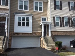 2745 Acarie Dr, Columbus, OH 43219