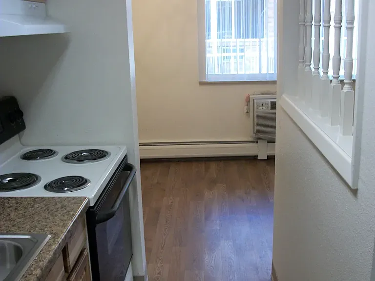 Falcon Apartments — Photo 3