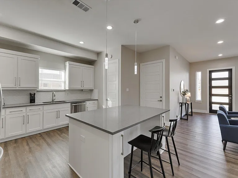 3420 Nomas St — Photo 10
