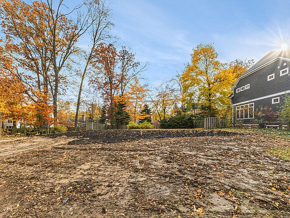 3rd image of 2656 Beechwood Dr SE