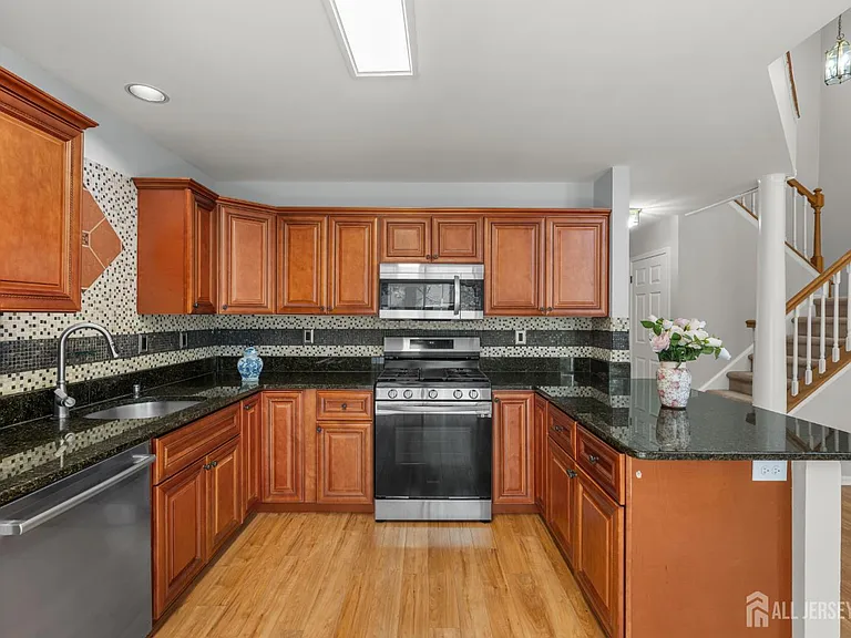 16 Lee Ct #405 — Photo 9