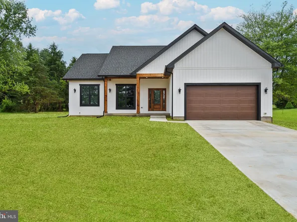 4054 Apple Harvest Dr, Hedgesville, WV 25427