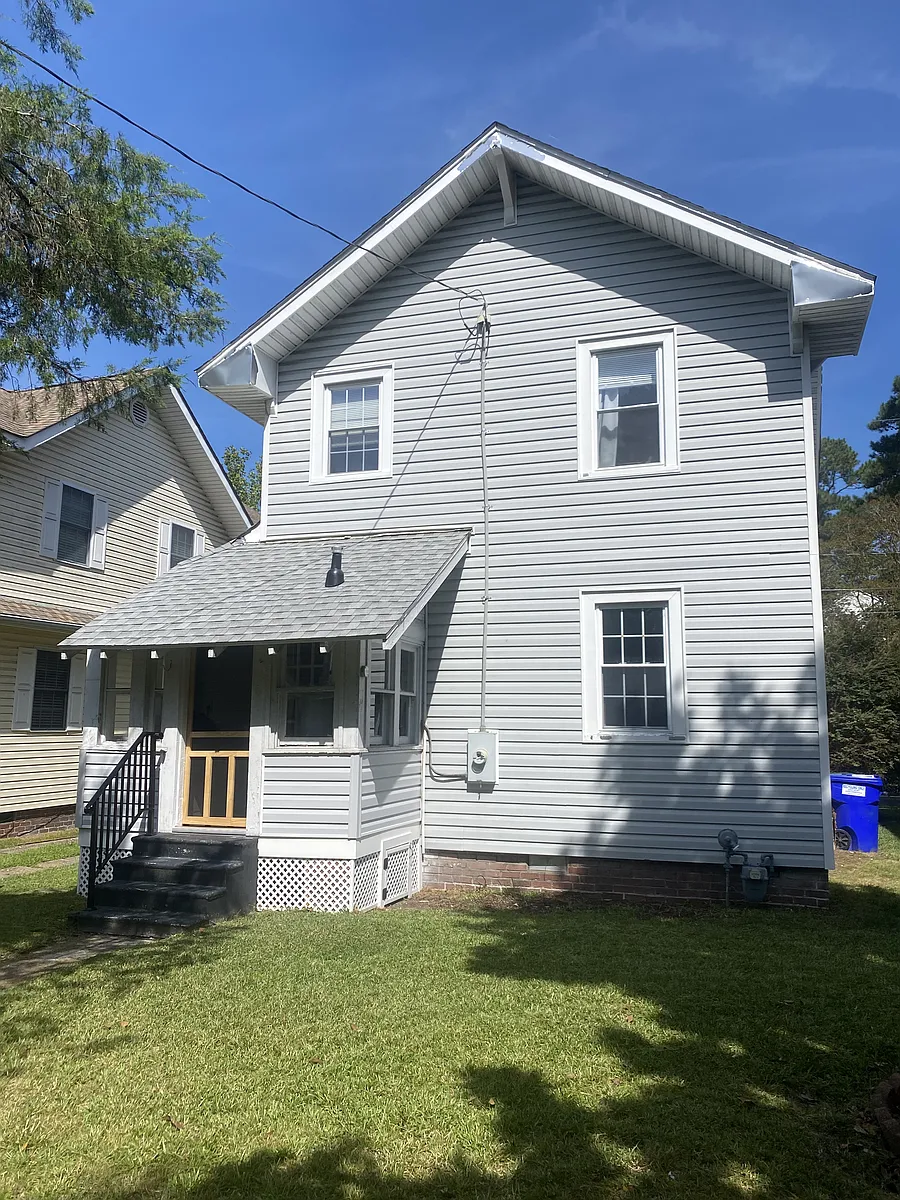 Building Photo - 1605 Longwood Dr