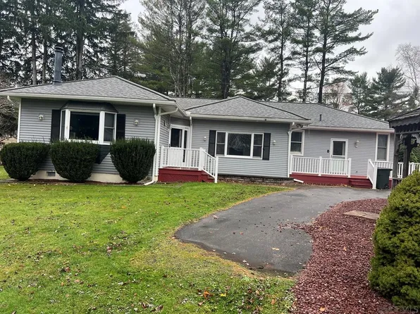 825 Sunset Ave, Johnstown, PA 15905
