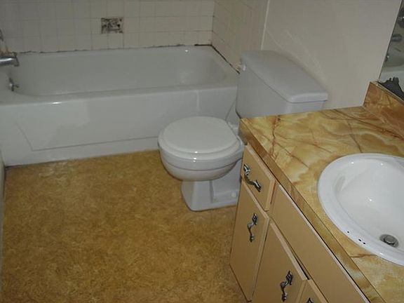 5th image of 2001 San Marcos Dr SE APT 4