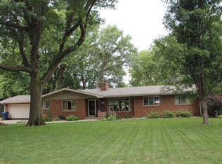 1409 W 1st St, Pella, IA 50219