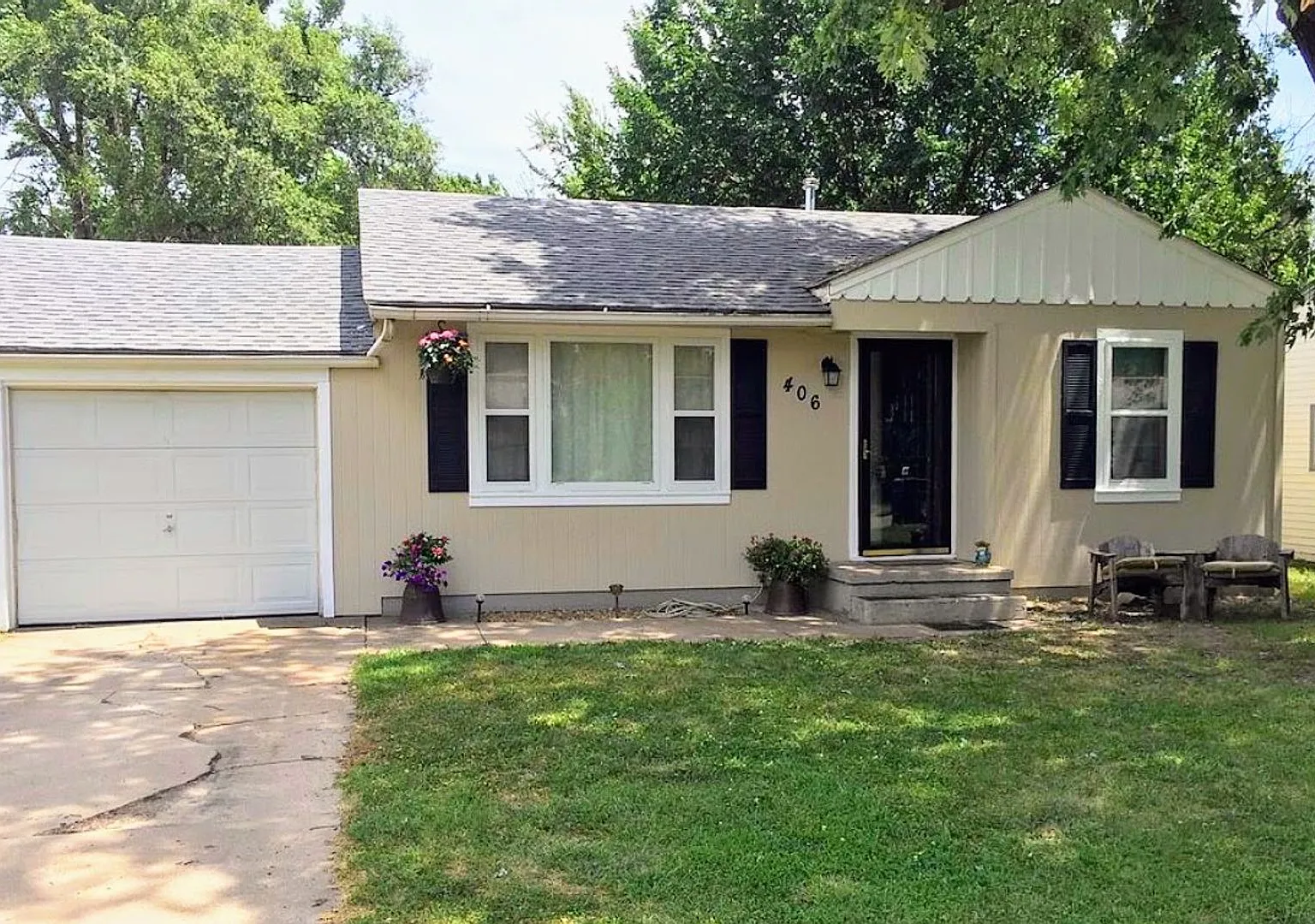 3-Bedroom, 1-Bathroom Home — Photo 1
