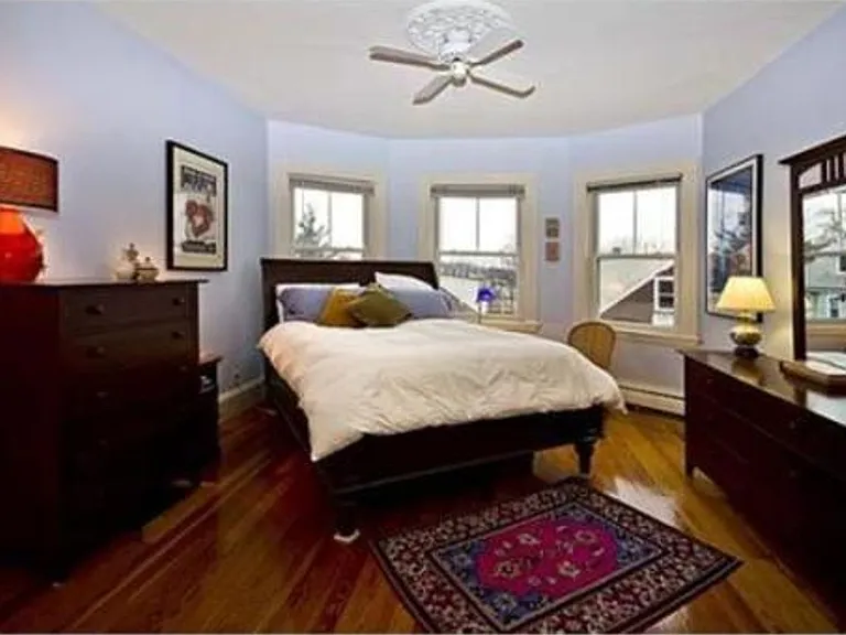 18 Sunset St #3 — Photo 4