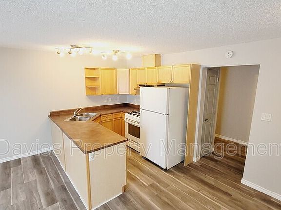 5th image of 451 Hyndman Cres NW #42