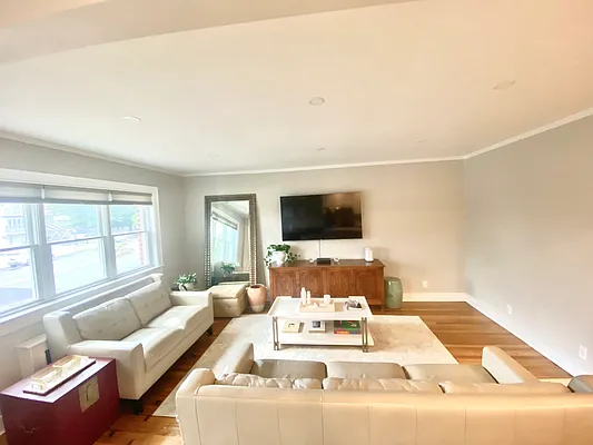 Rented by Peter Meskouris LREB | media 9