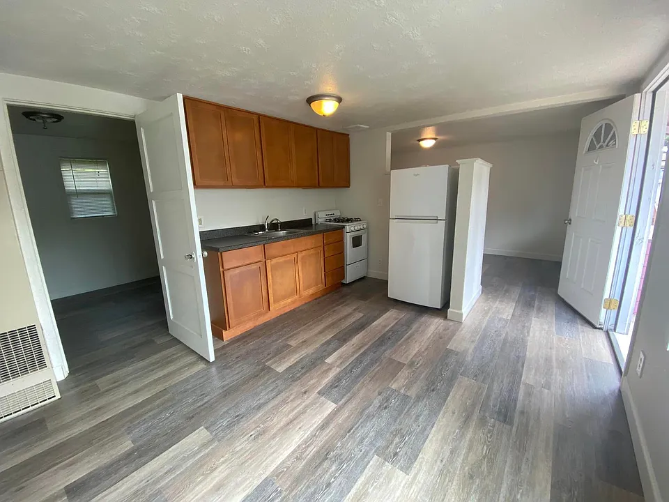 1019 SW Galley Ave #1-2