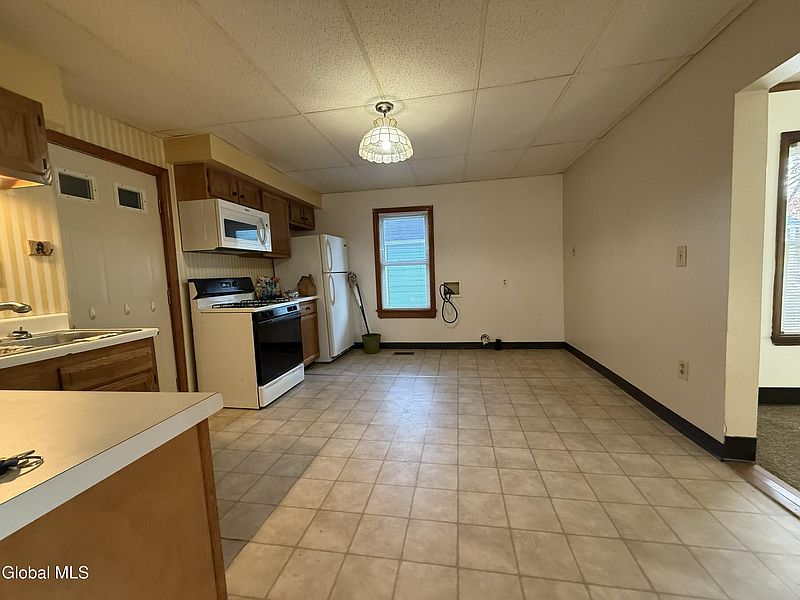3rd image of 30 Lexington Avenue