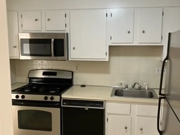 48 Bigelow Ave APT 16, Watertown, MA 02472