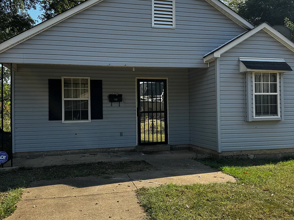 1709 Nelson Ave