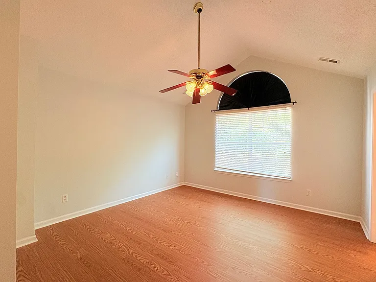 110 Amelia Ct — Photo 10
