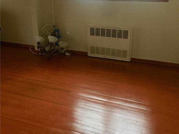 4th image of 210 Benson Ave