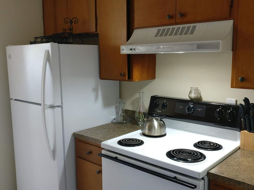 1st image of 10506 Bridgeport Way SW APT 6