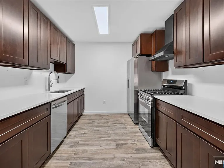 485 Broadway — Photo 6