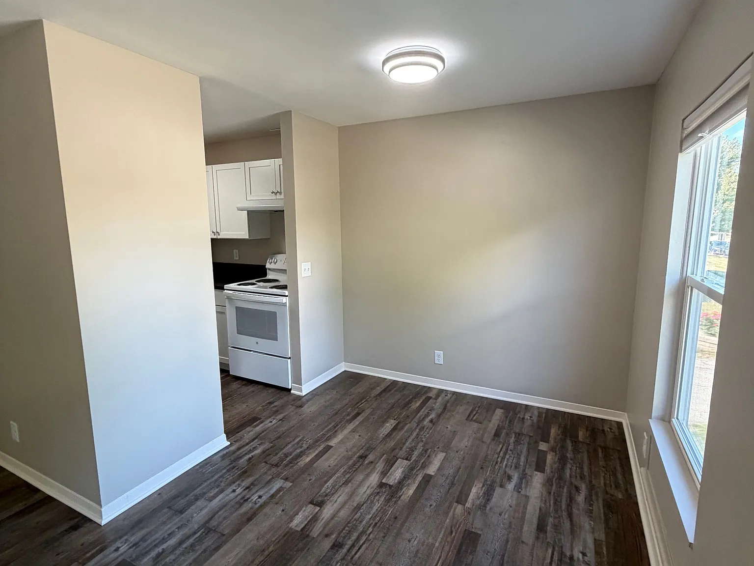 2 bed, 1.0 bath, $900 — Photo 4