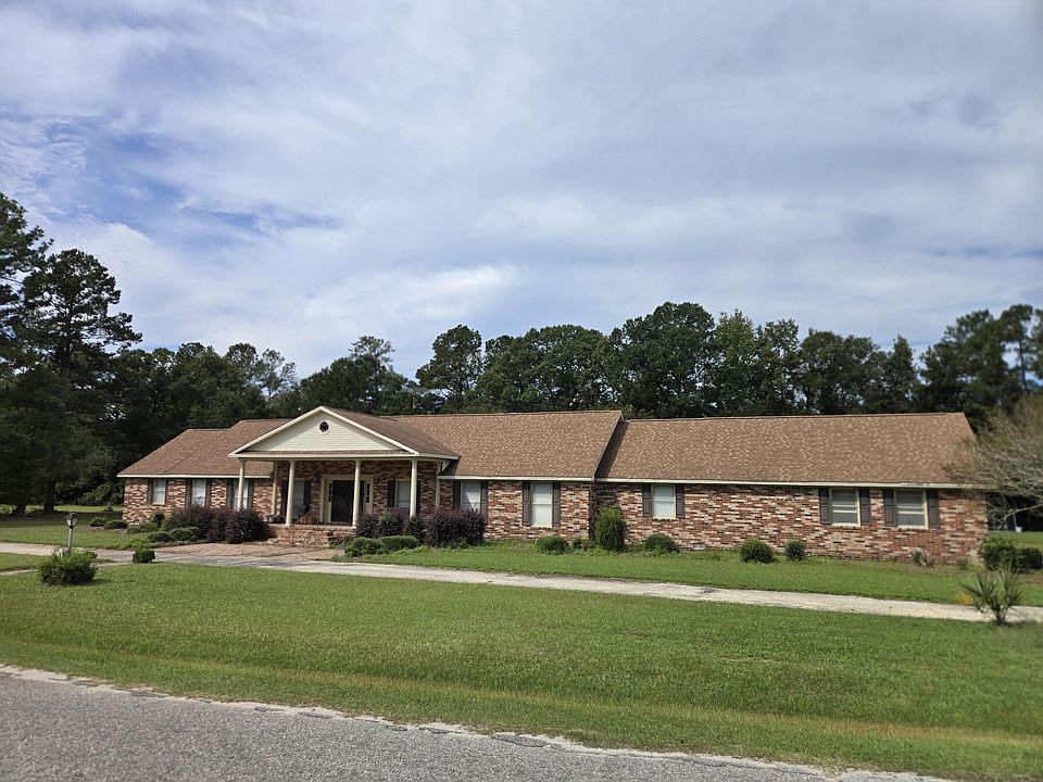 1st image of 224 Country Club Blvd