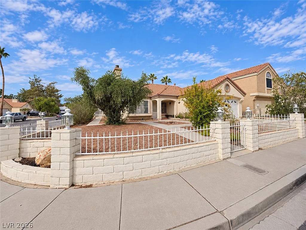 4 bed, 2.0 bath, 1528 sqft, $2,195 — Photo 1