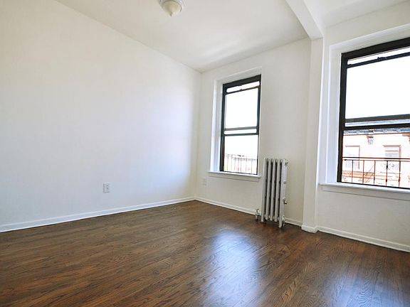 4th image of 228 Smith St APT 4