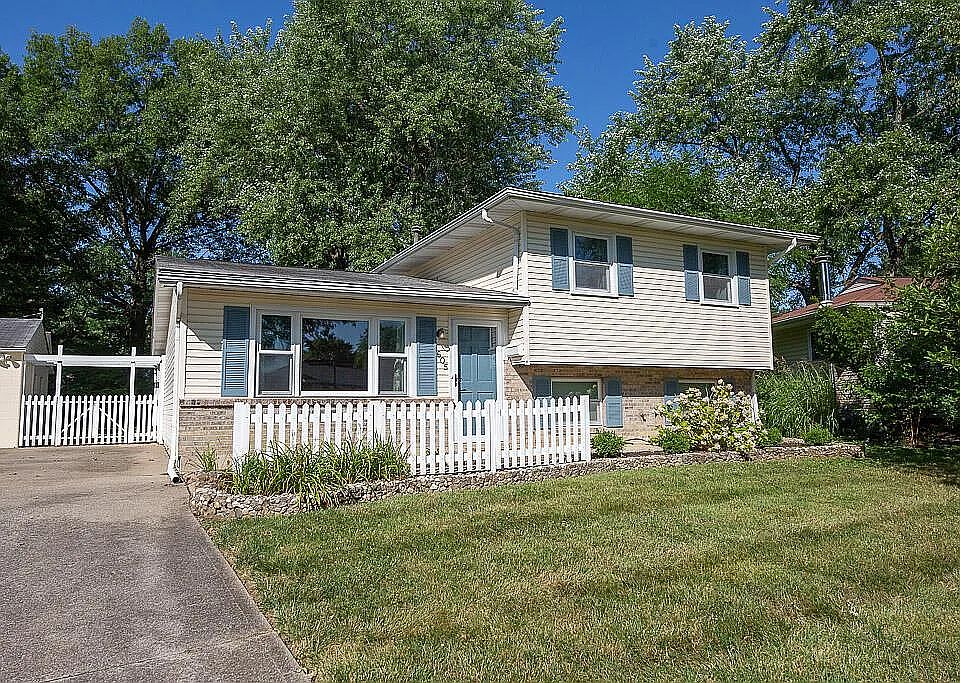 1st image of 605 Deerwood Ave