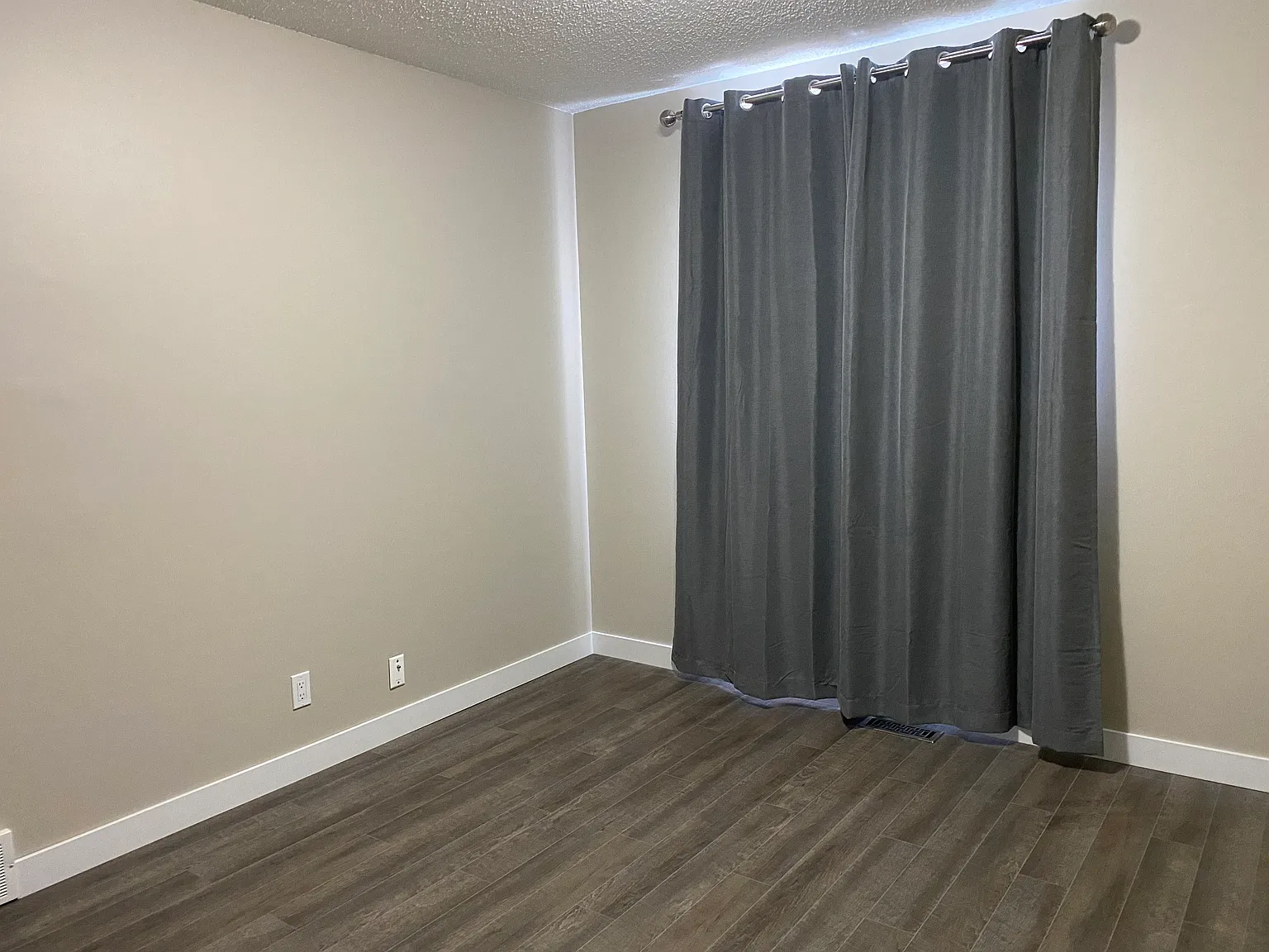 4 bed, 1.5 bath, 1200 sqft, $1,725 — Photo 4