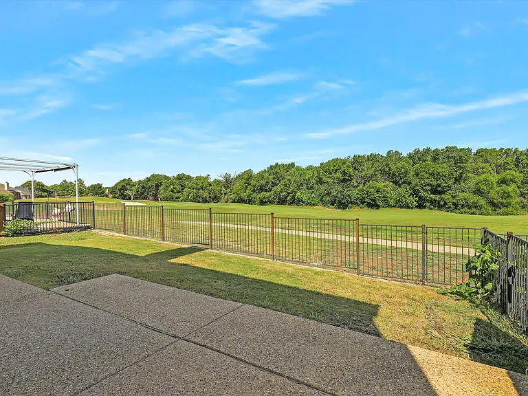 9233 Dark Forest Dr — Photo 36