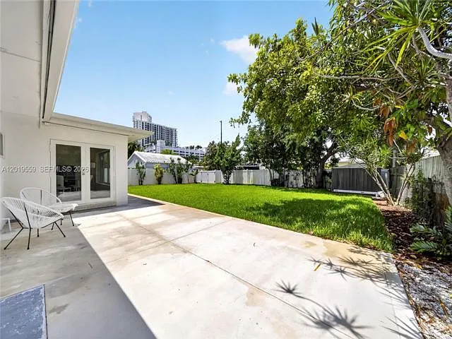 1619 Hollywood Blvd — Photo 12