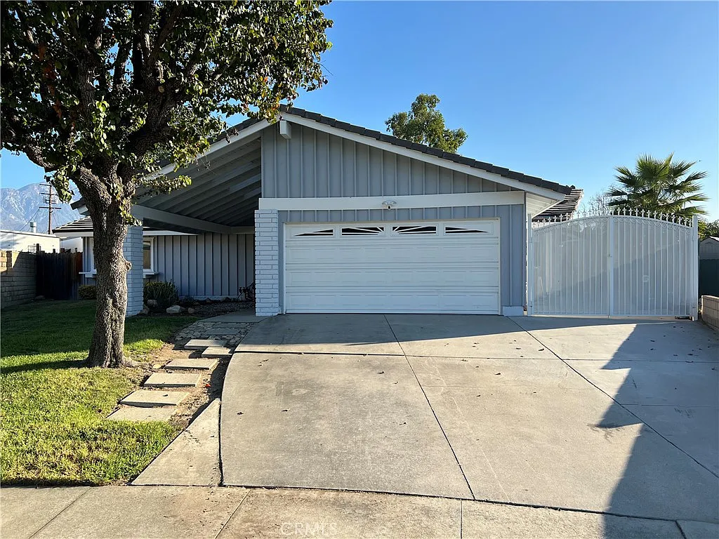 3 bed, 2300 sqft, $3,750 — Photo 1