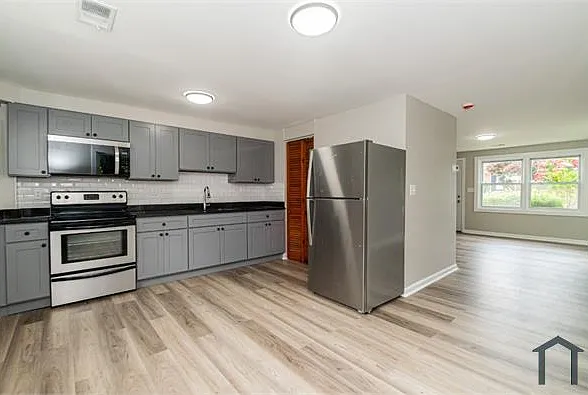 1335 Mantle St — Photo 10