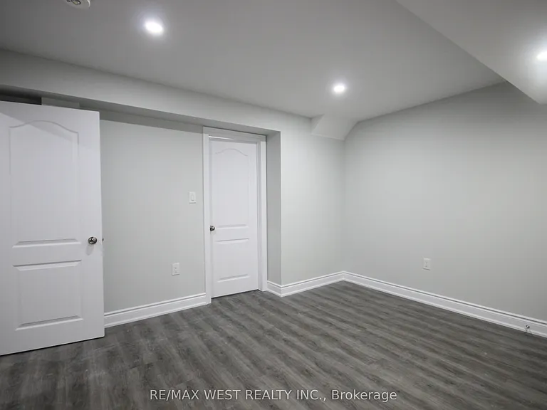 152 The Queensway #BASEMENT — Photo 19