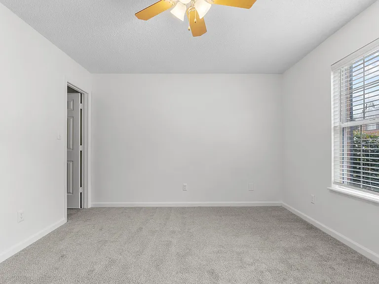 Skyside Landing Apartments — Photo 54