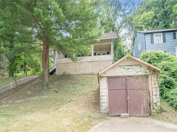 1215 Edgewood Dr, Charleston, WV 25302