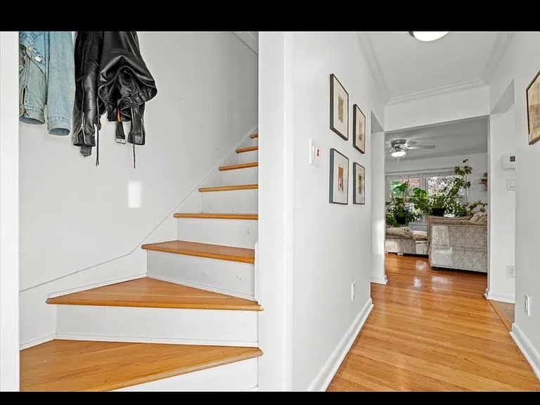 743 Della Dr — Photo 4