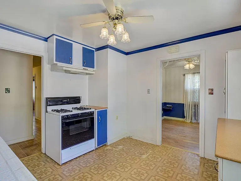 2230 Edgewater Rd — Photo 3