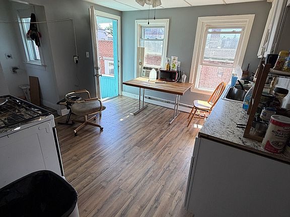 4th image of 10 East Pearl Street